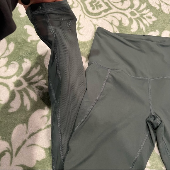 Victoria Sport Knockout Sage Green Leggings size small - Picture 4 of 12